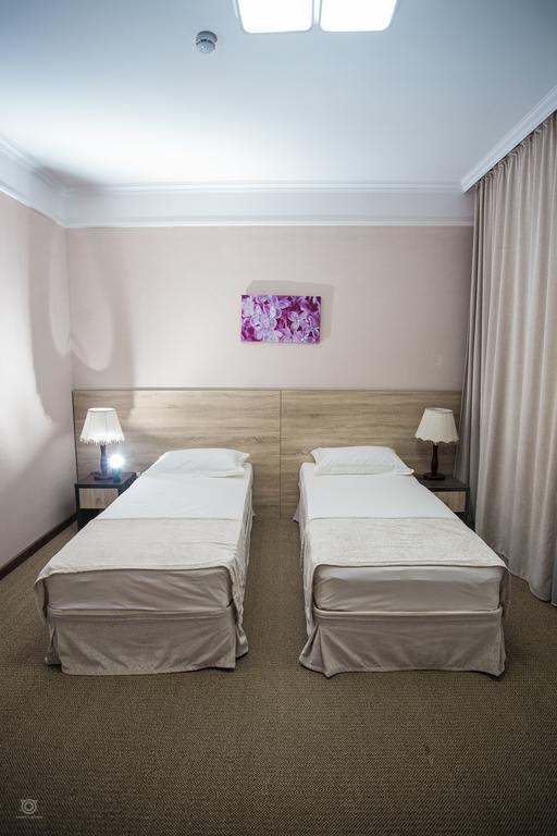 Kel Inn Hotel Astana Buitenkant foto
