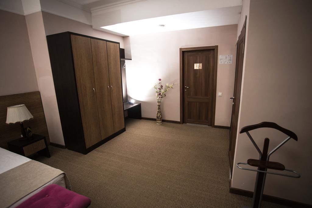 Kel Inn Hotel Astana Buitenkant foto