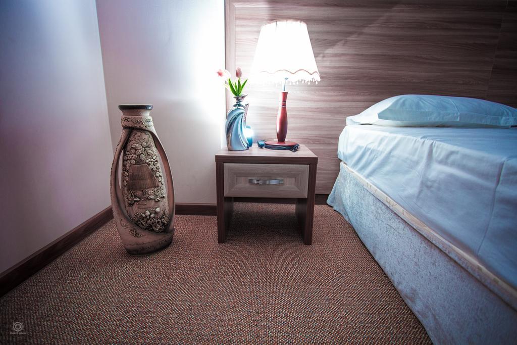 Kel Inn Hotel Astana Buitenkant foto