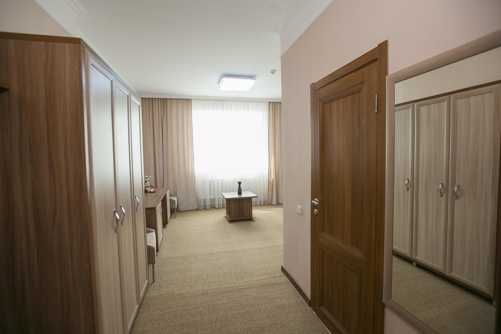 Kel Inn Hotel Astana Buitenkant foto