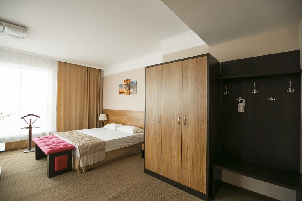 Kel Inn Hotel Astana Buitenkant foto